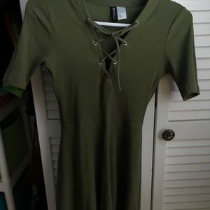 green lace up dress